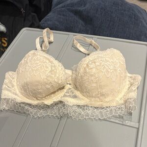 NWOT H&M Lace Trim Cream Bra 34B